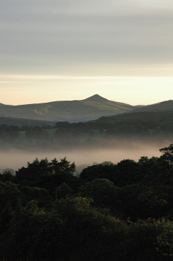 towards shutlingsloe